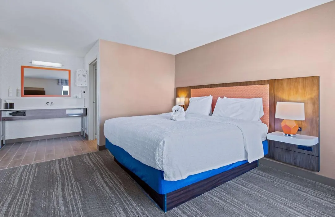 Hampton Inn & Suites Greeley-1